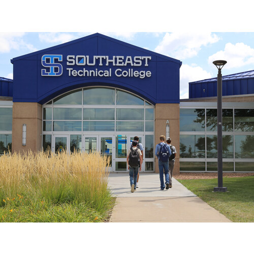 Students walking toward the Southeast Technical College main entrance